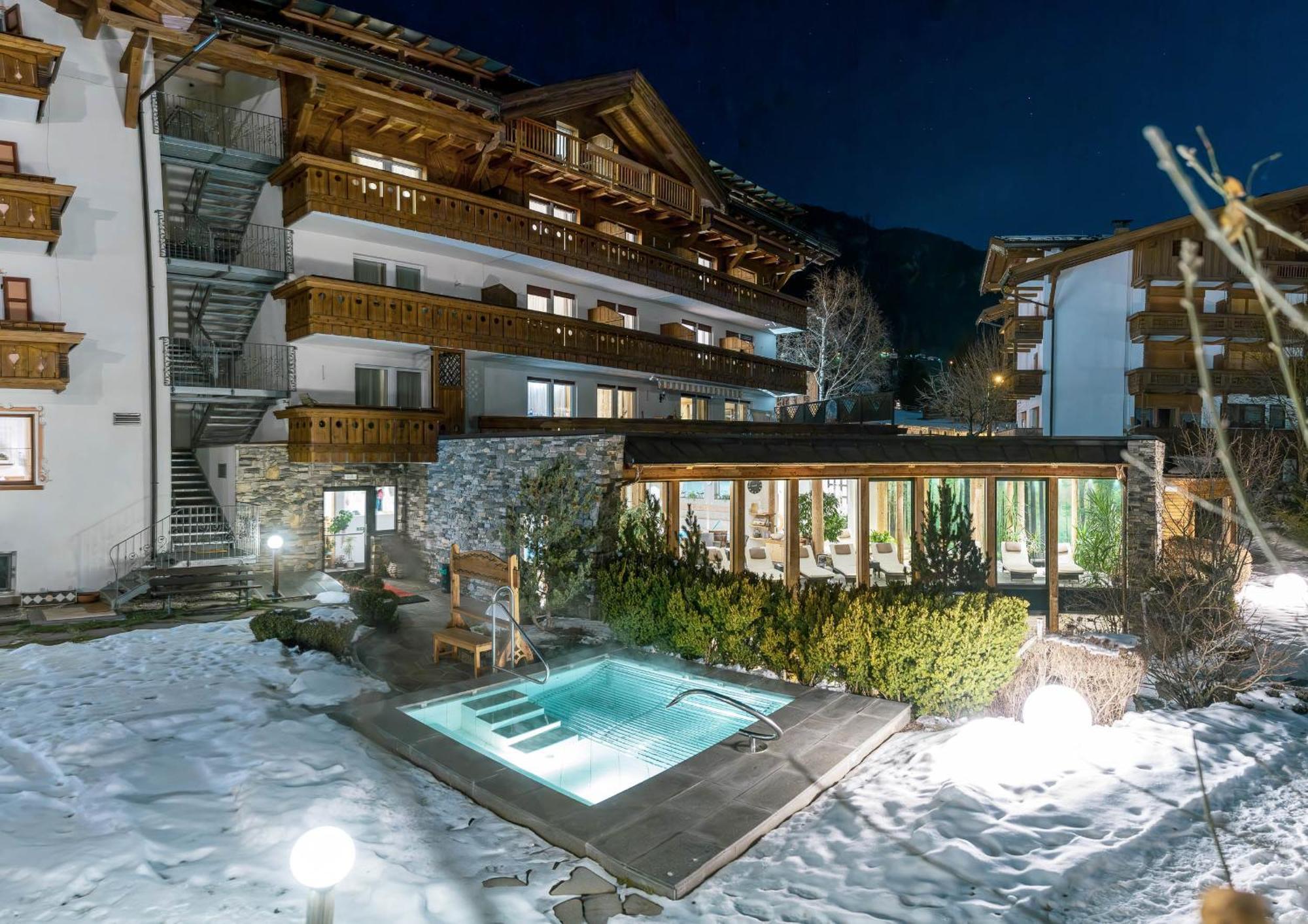 Hotel Gran Paradis Campitello di Fassa Exterior foto